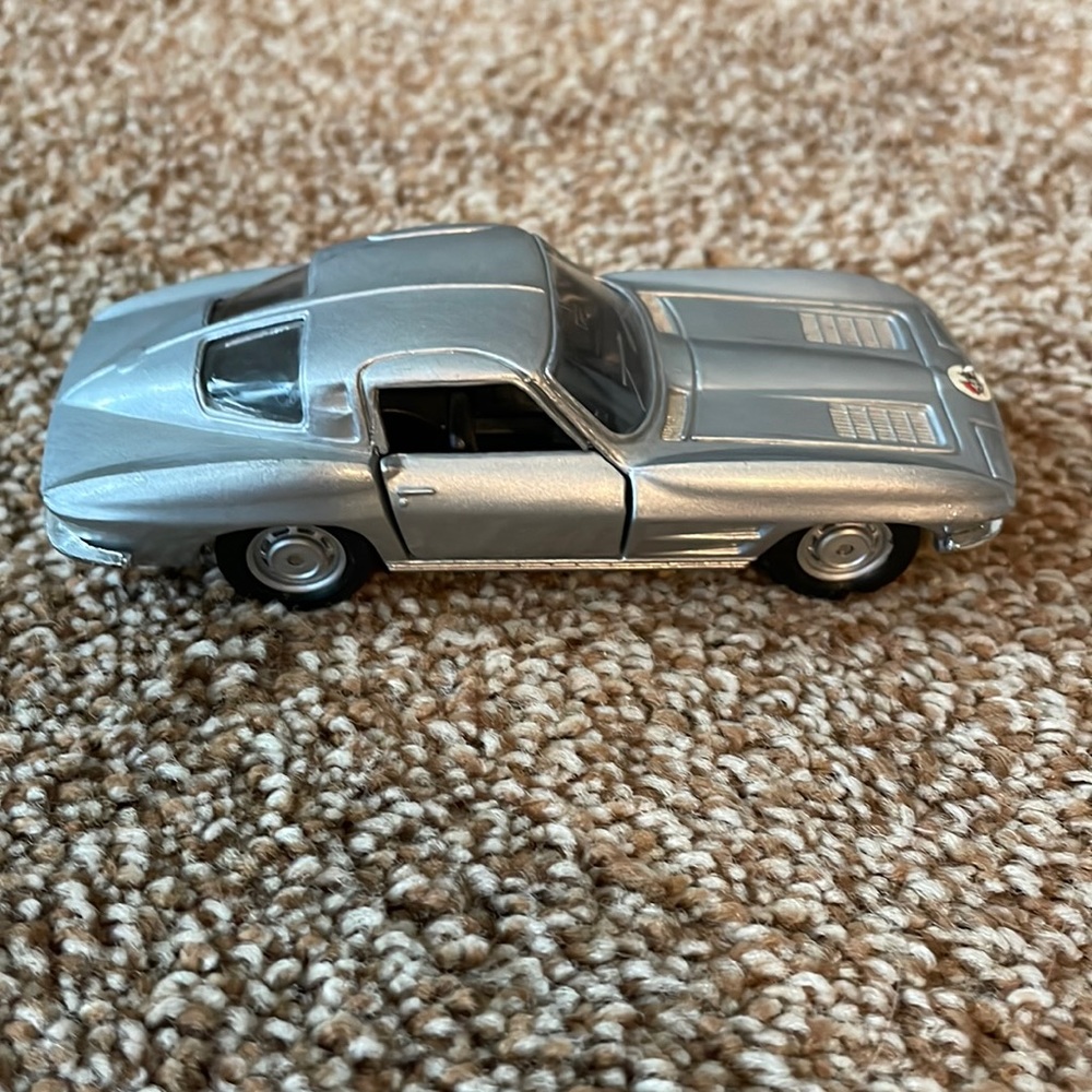 Maisto 1963 silver Corvette 1:38 scale die cast